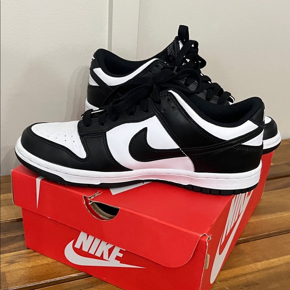 Nike Youth Black and White Dunk Sneakers - Picture 5 of 8